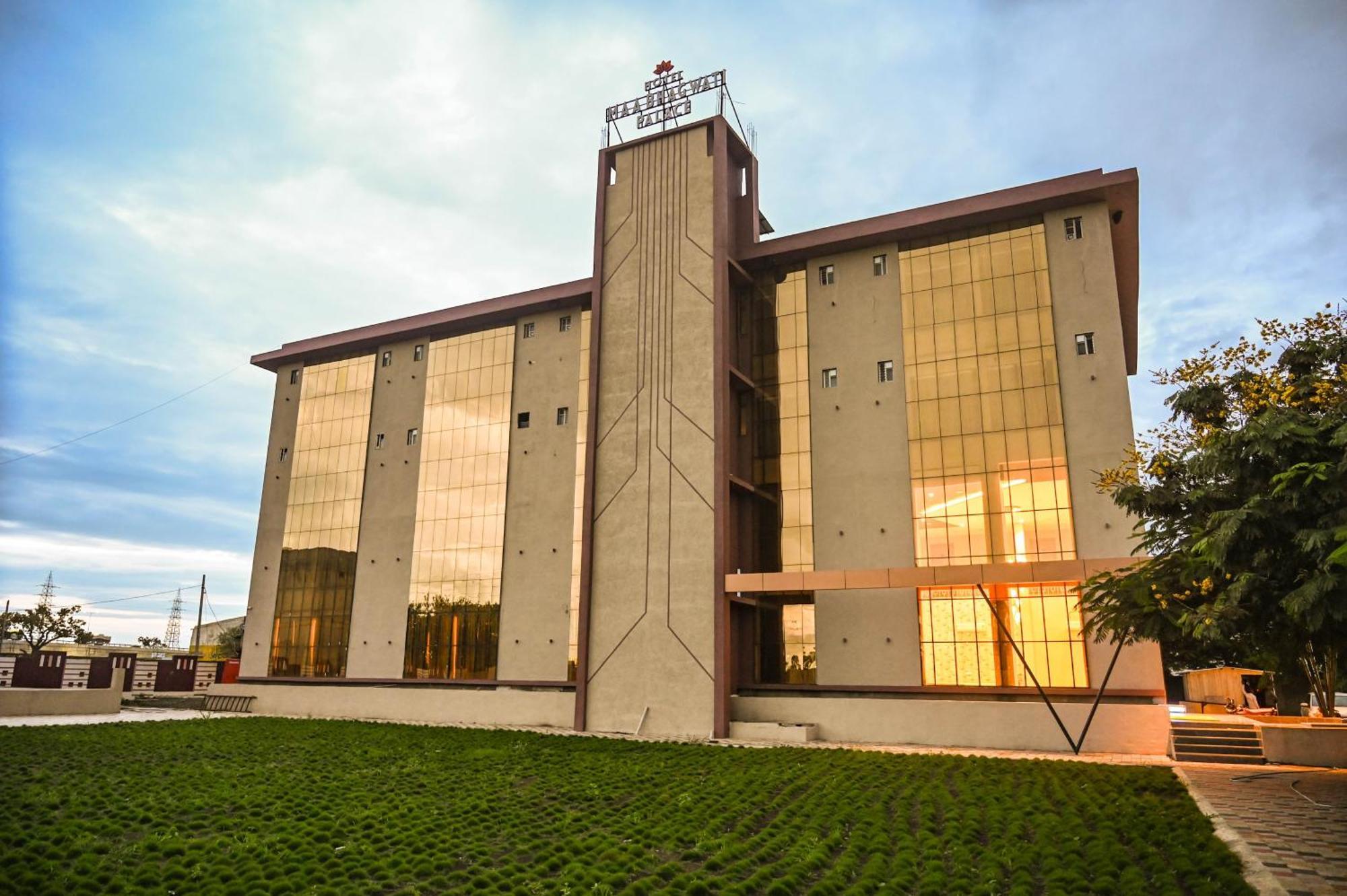 Hotel Maa Bhagwati Palace Khandwa Екстер'єр фото