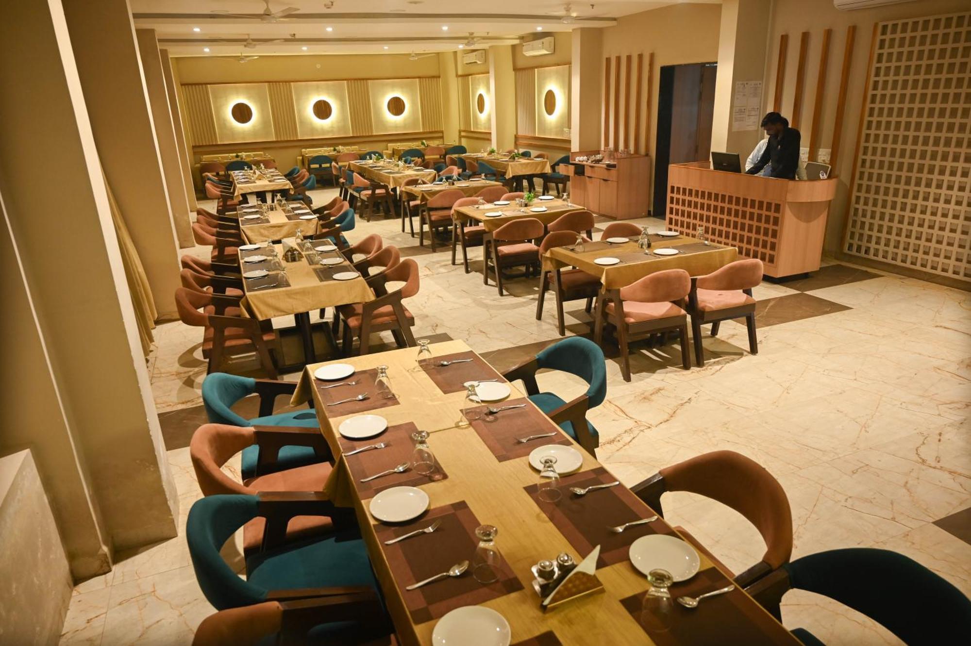 Hotel Maa Bhagwati Palace Khandwa Екстер'єр фото